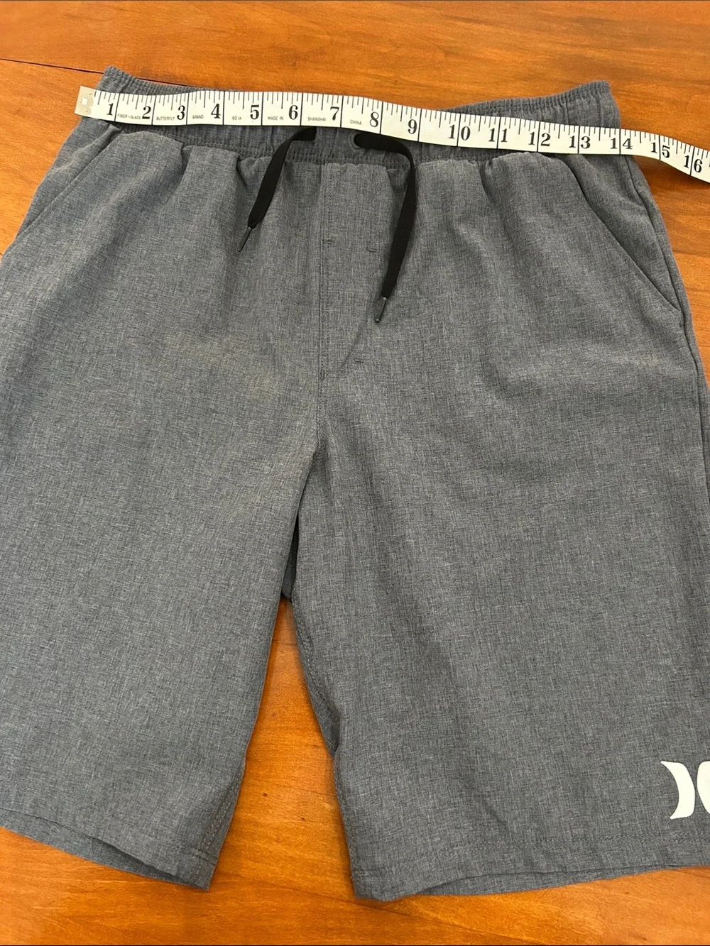 Hurley Gray Shorts Boys Youth Size L Excellent Condition